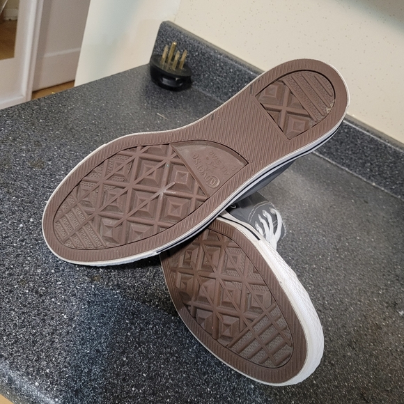 VINTAGE Converse leather high top chuck taylors - Picture 8 of 12